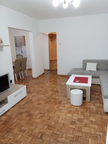 prodaja-40-stan-celebonovica-bezanijska-kosa-novi-beograd-rampa-za-invalidska-kolica-pogled-na-park-ogromna-terasa-staklena-zimska-kuca-big-0